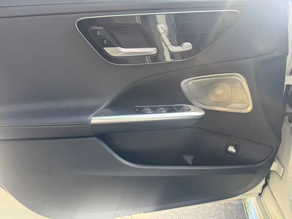 Mercedes-Benz C-Class — миниатюра 5