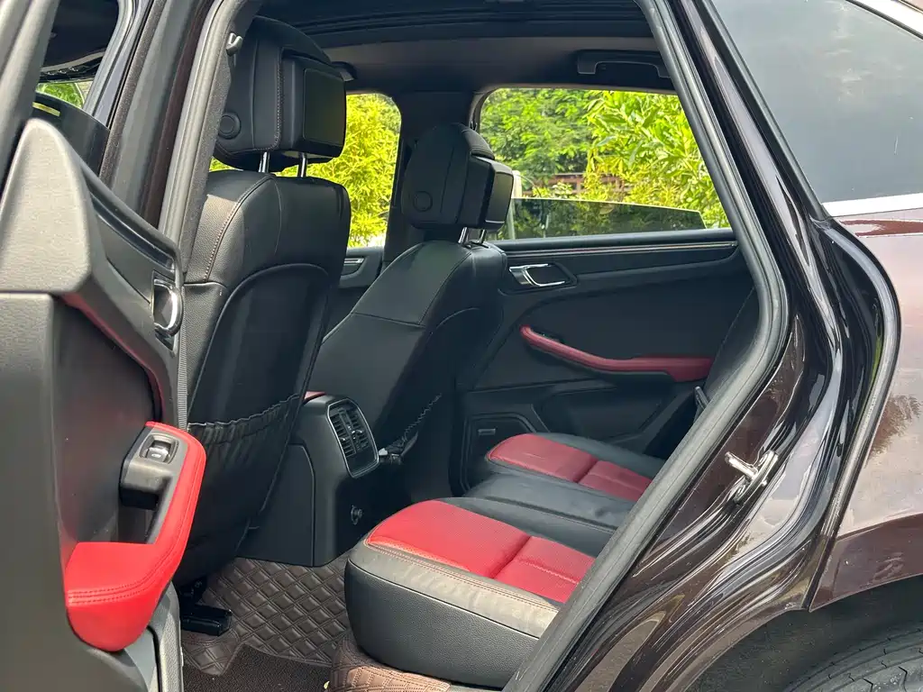 Porsche Macan — миниатюра 7