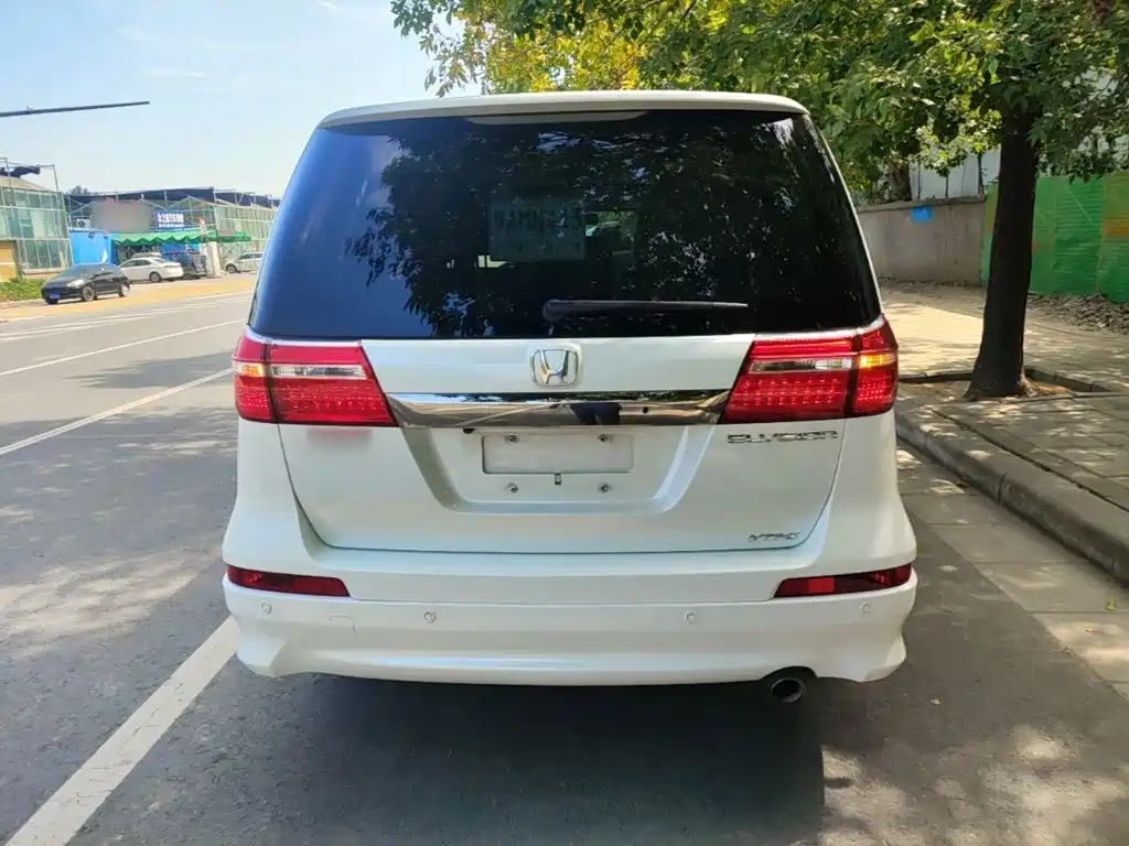Honda Elysion — миниатюра 6