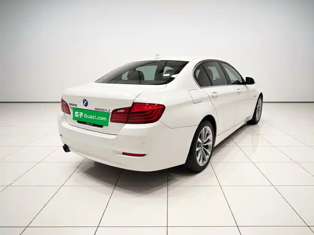 BMW 5 Series — миниатюра 6
