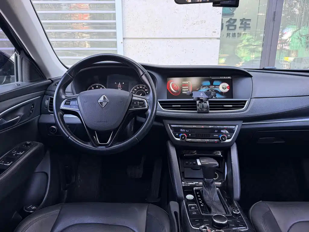 Borgward BX7 — миниатюра 9