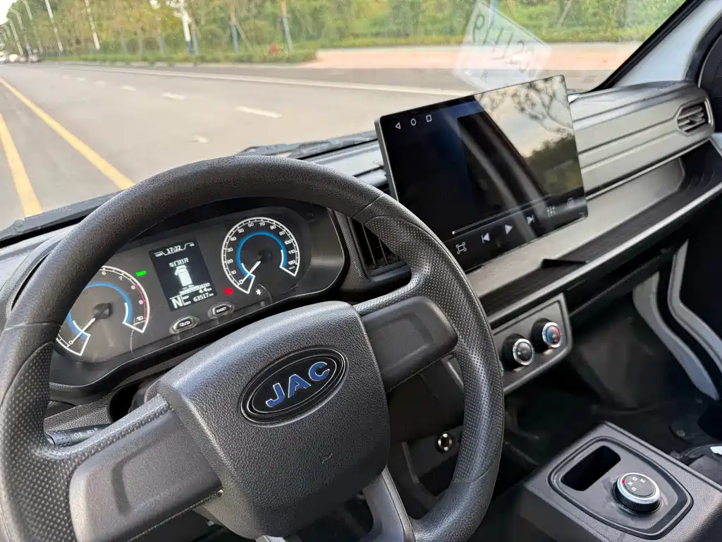 JAC Bluecat — миниатюра 8