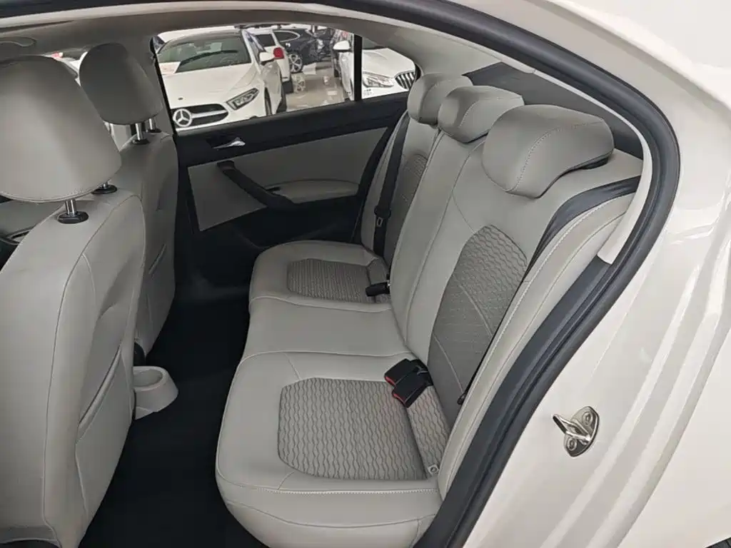 Skoda Rapid — миниатюра 17
