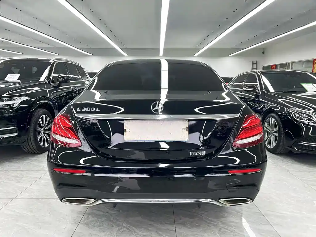Mercedes-Benz E-Class — миниатюра 5