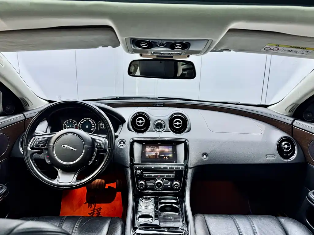 Jaguar XJ — миниатюра 19