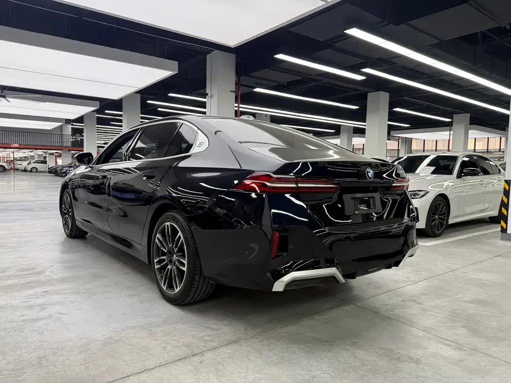 BMW 5 Series — миниатюра 22