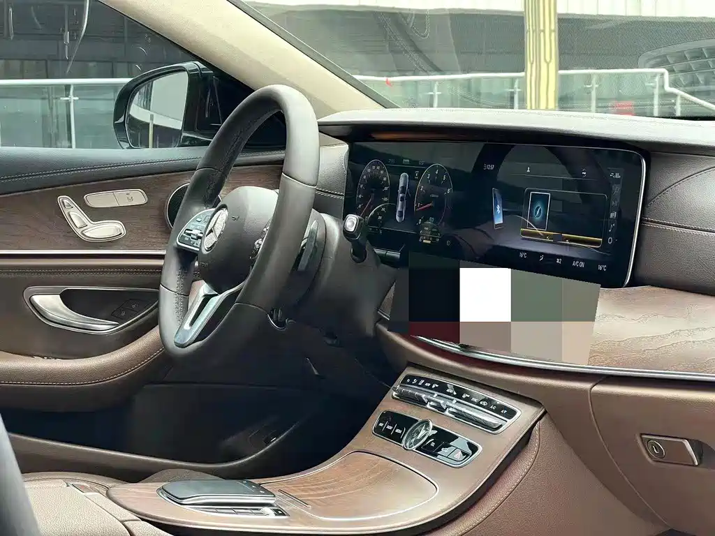 Mercedes-Benz E-Class — миниатюра 5