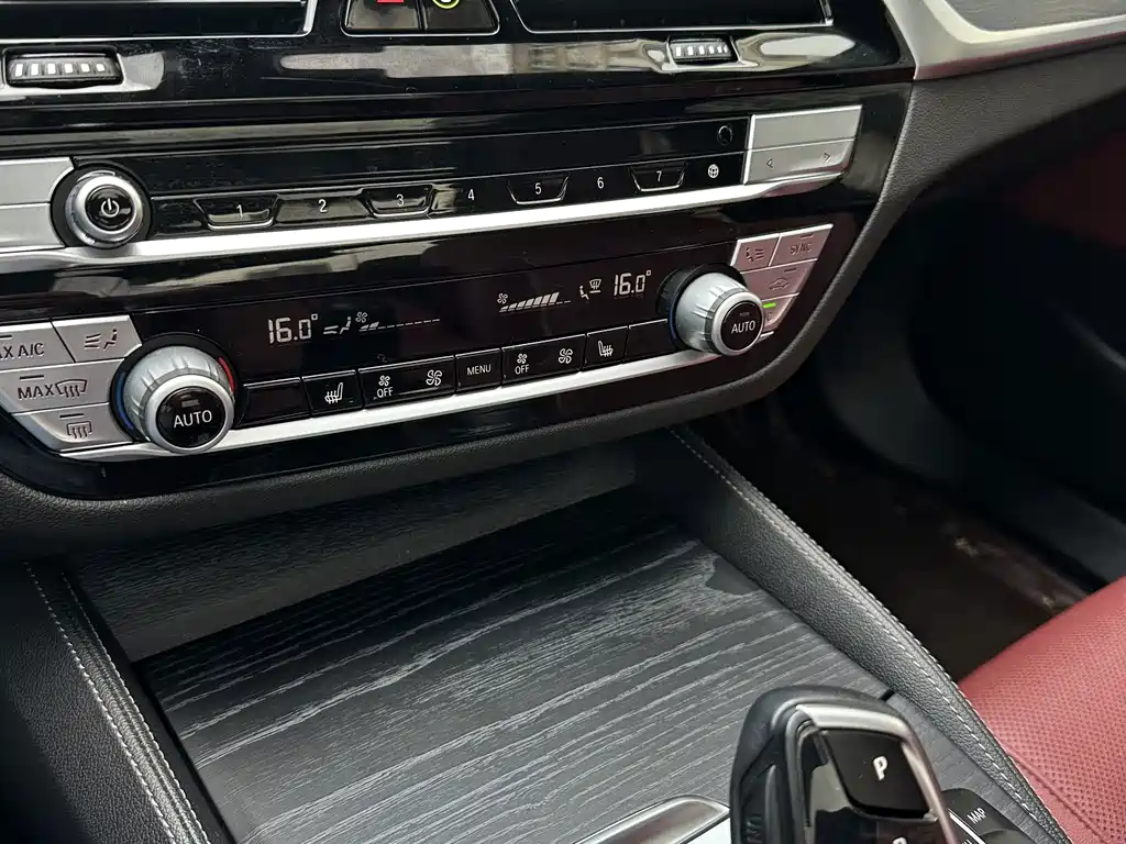 BMW 5 Series — миниатюра 15