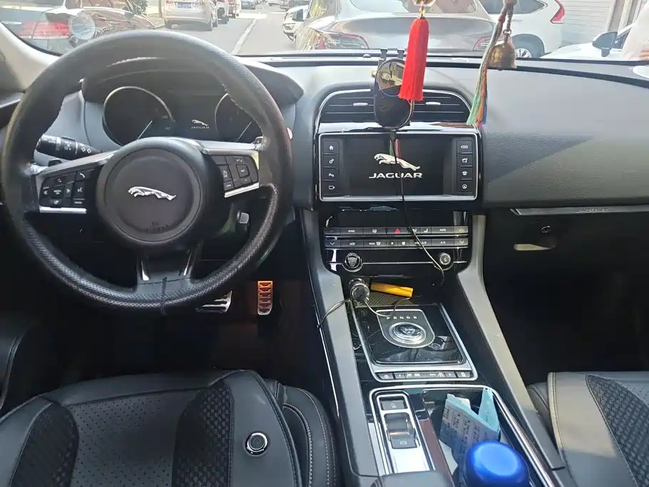 Jaguar F-PACE — миниатюра 12