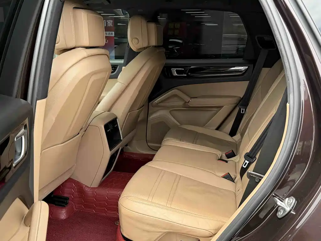 Porsche Cayenne — миниатюра 10