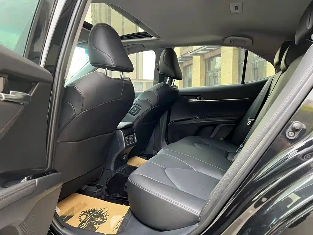 Toyota Camry — миниатюра 8