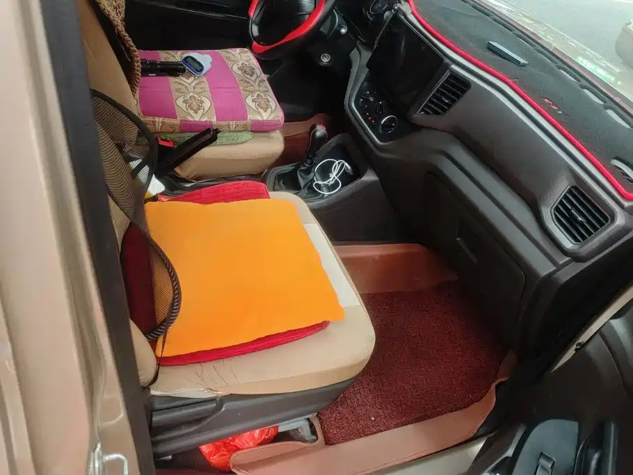 Wuling Hongguang V — миниатюра 8