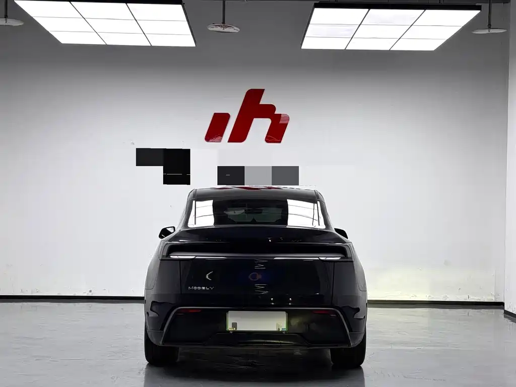 Tesla Model Y — миниатюра 13