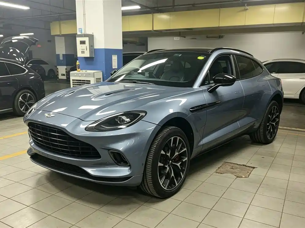 Aston Martin DBX 2021