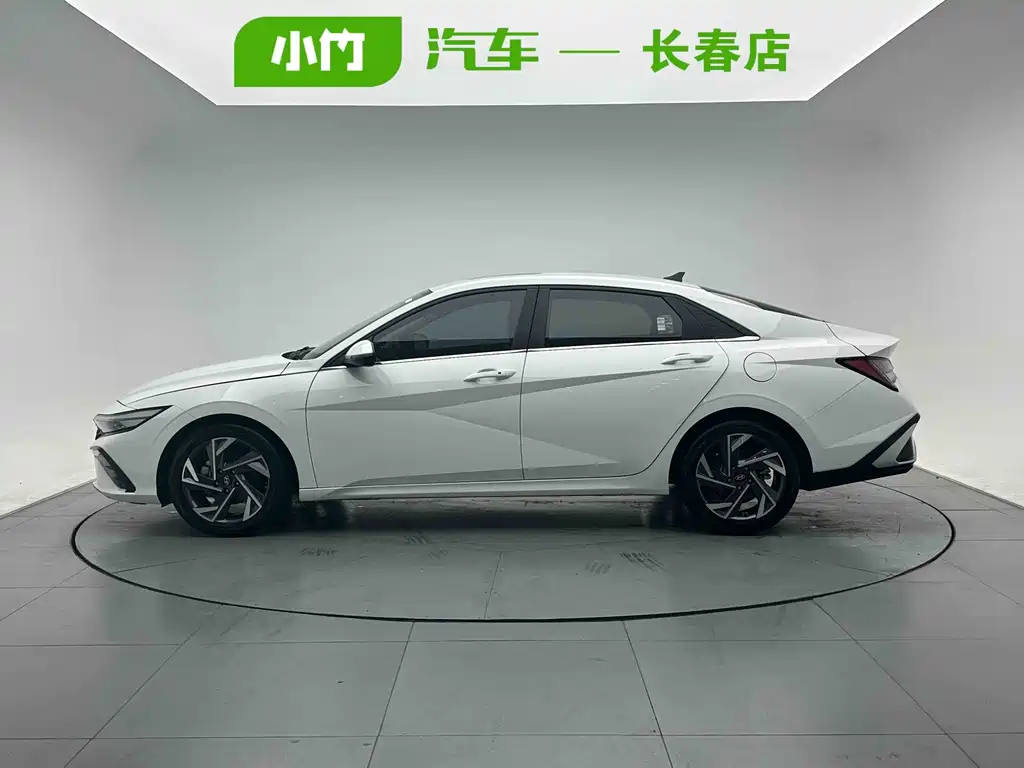 Hyundai Elantra — миниатюра 3