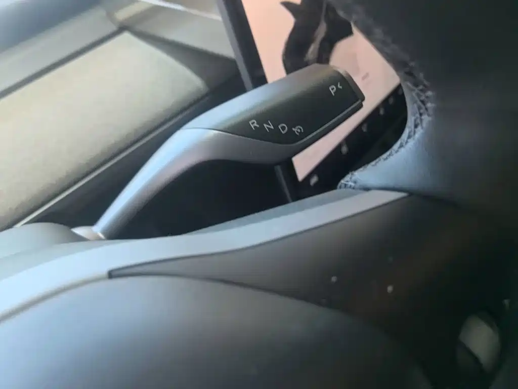 Tesla Model Y — миниатюра 14