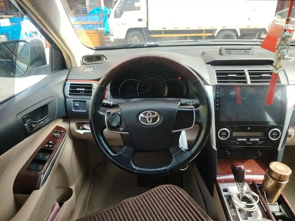 Toyota Camry — миниатюра 6