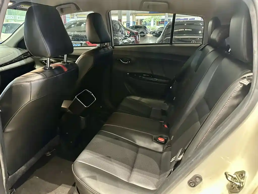 Toyota Yaris L — миниатюра 9