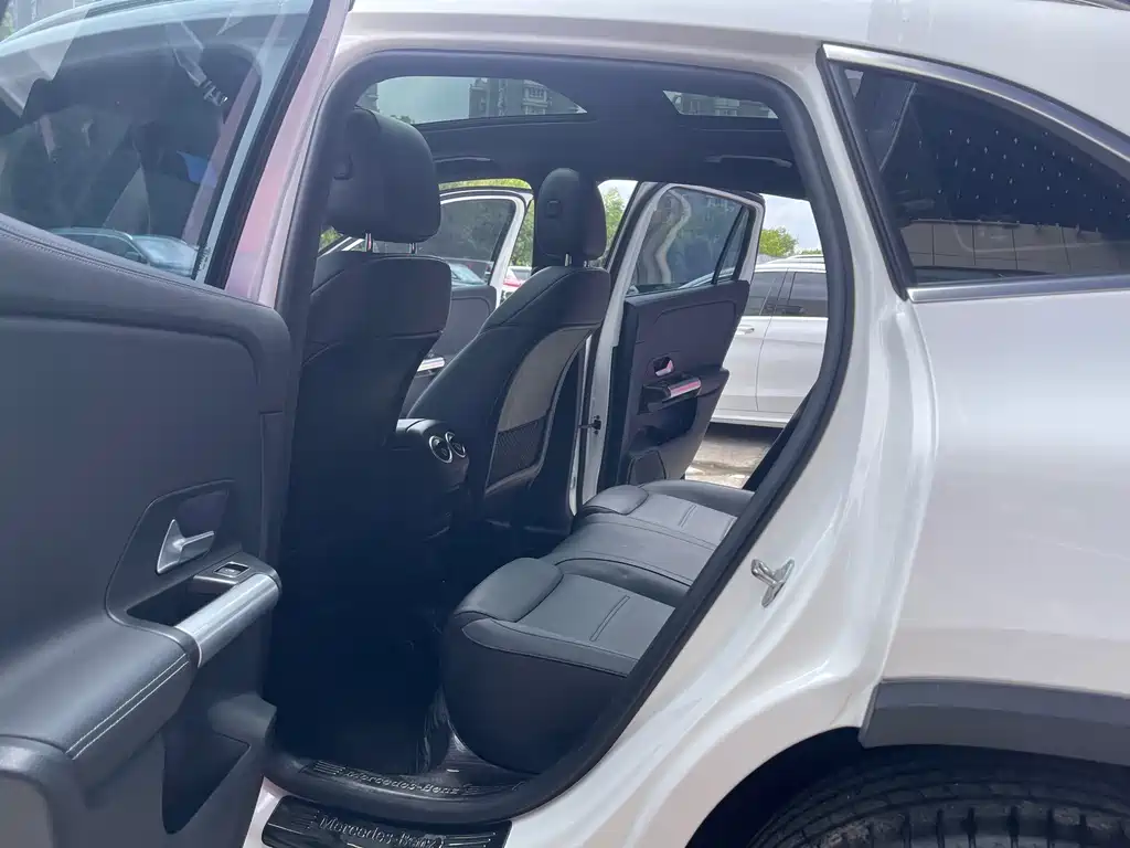 Mercedes-Benz GLA — миниатюра 12