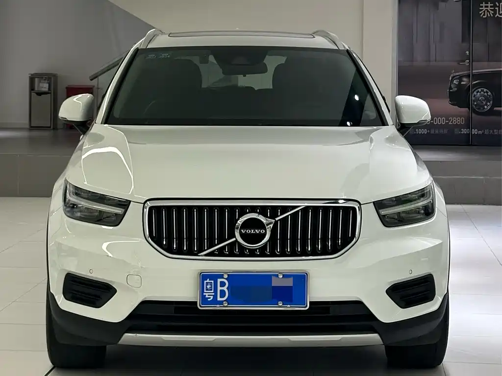 VOLVO XC40