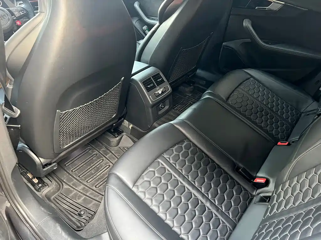 Audi RS 4 — миниатюра 6