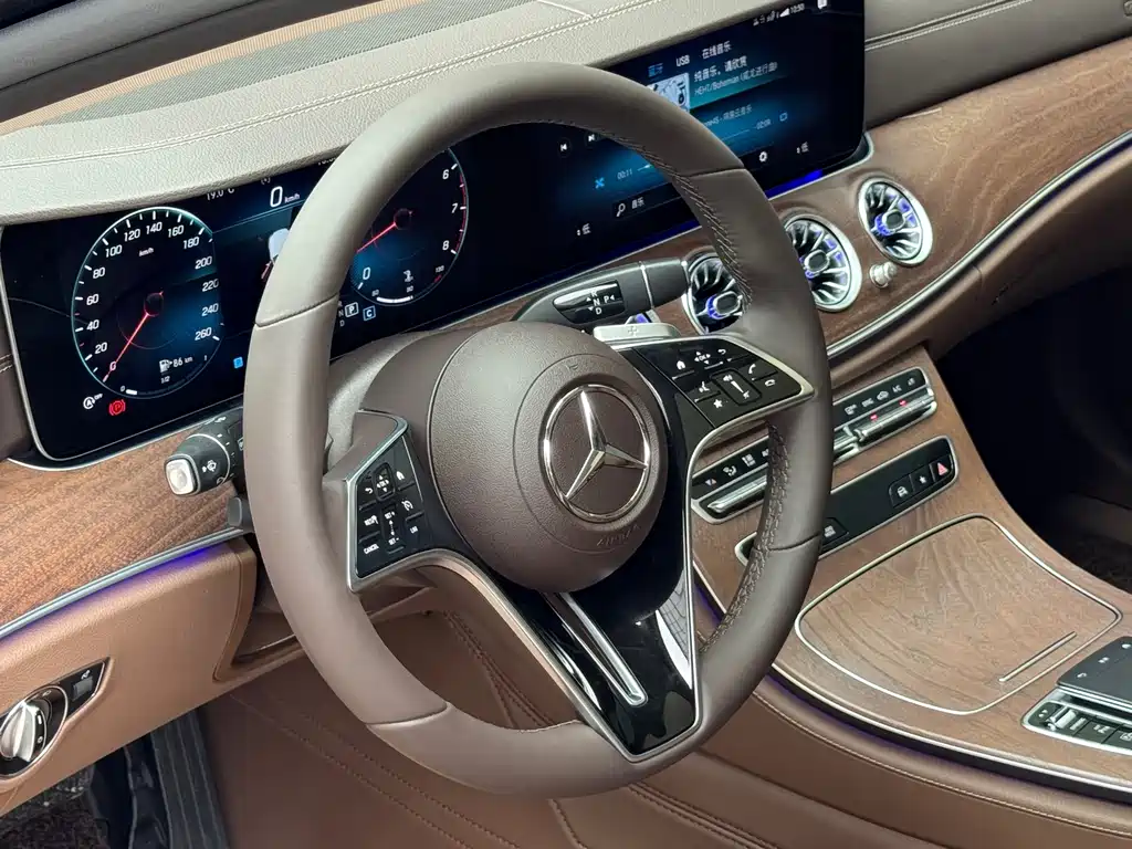 Mercedes-Benz E-Class — миниатюра 27