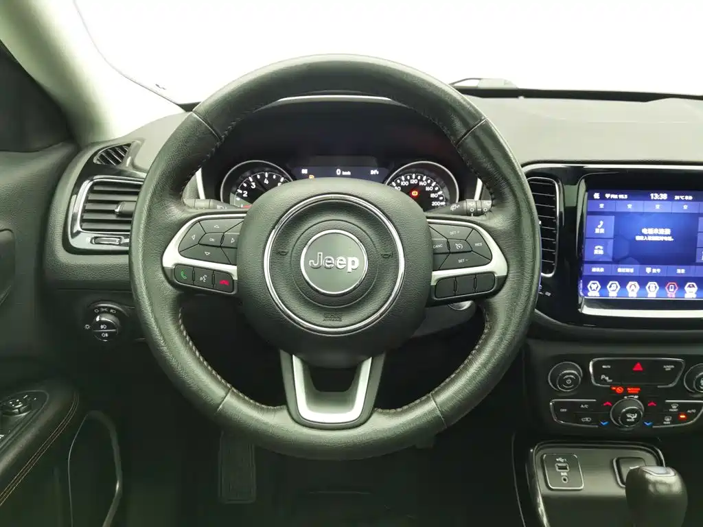 Jeep Compass — миниатюра 11