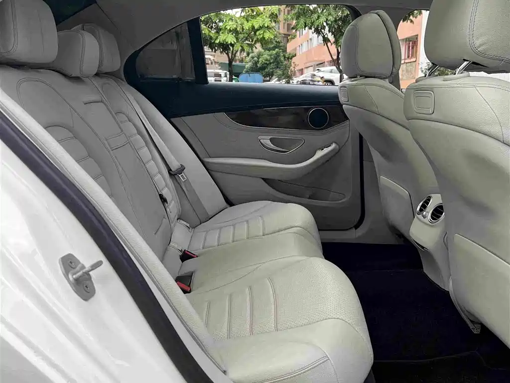 Mercedes-Benz C-Class — миниатюра 10