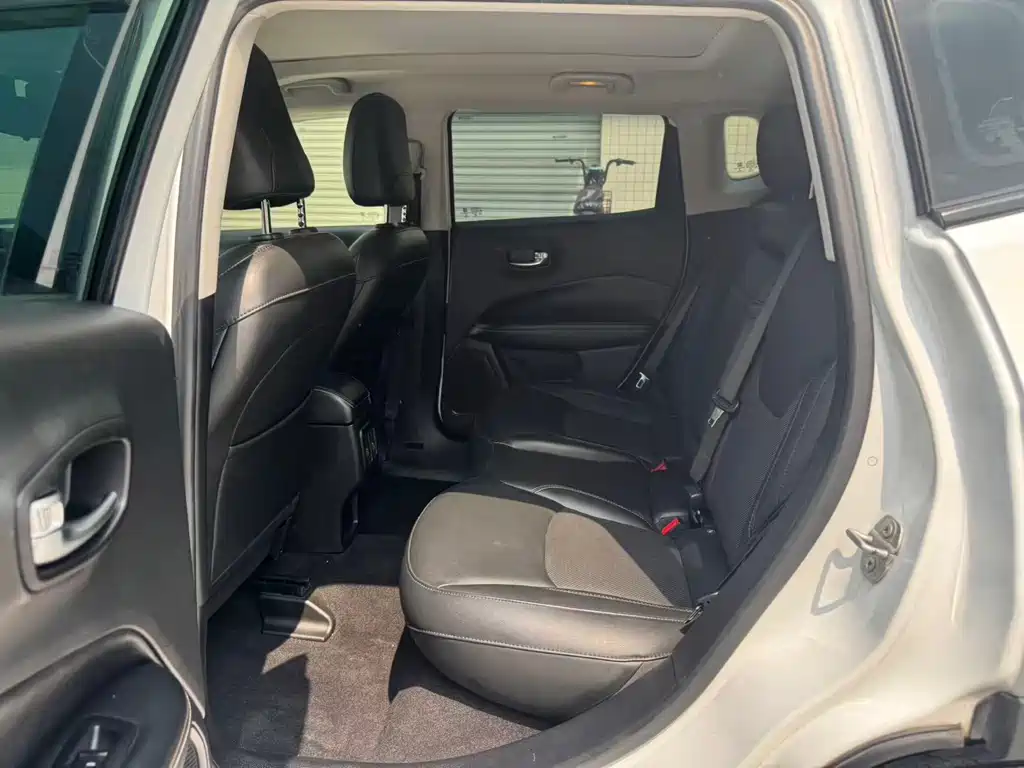 Jeep Compass — миниатюра 9