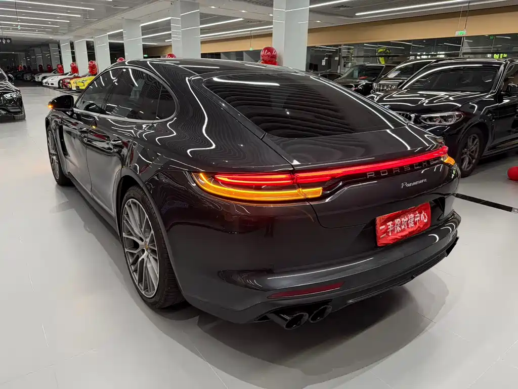 PORSCHE PANAMERA