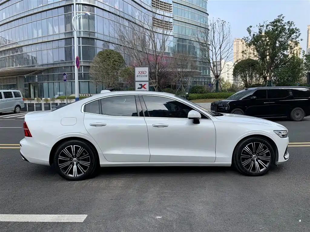 VOLVO S60 PLUG IN HYBRID