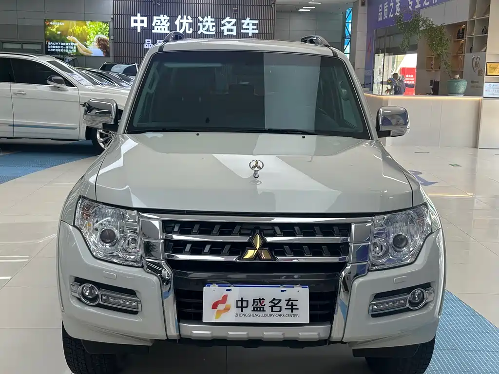 Mitsubishi Pajero (Import) — миниатюра 2