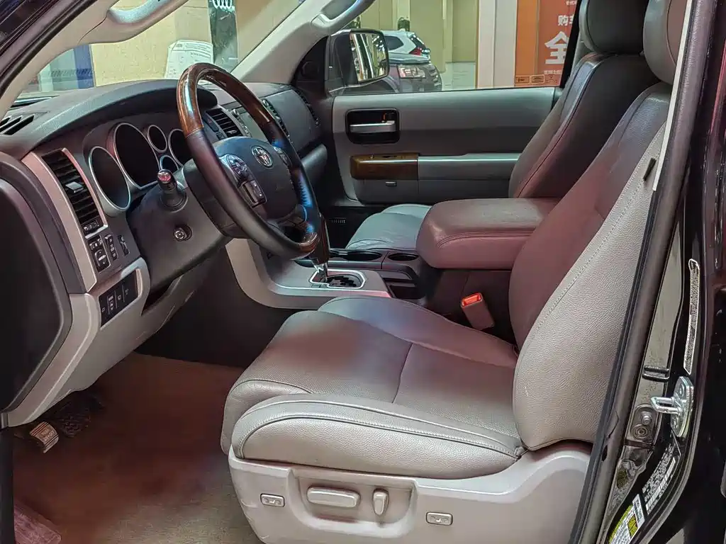 Toyota Sequoia 2010 5.7 Platinum