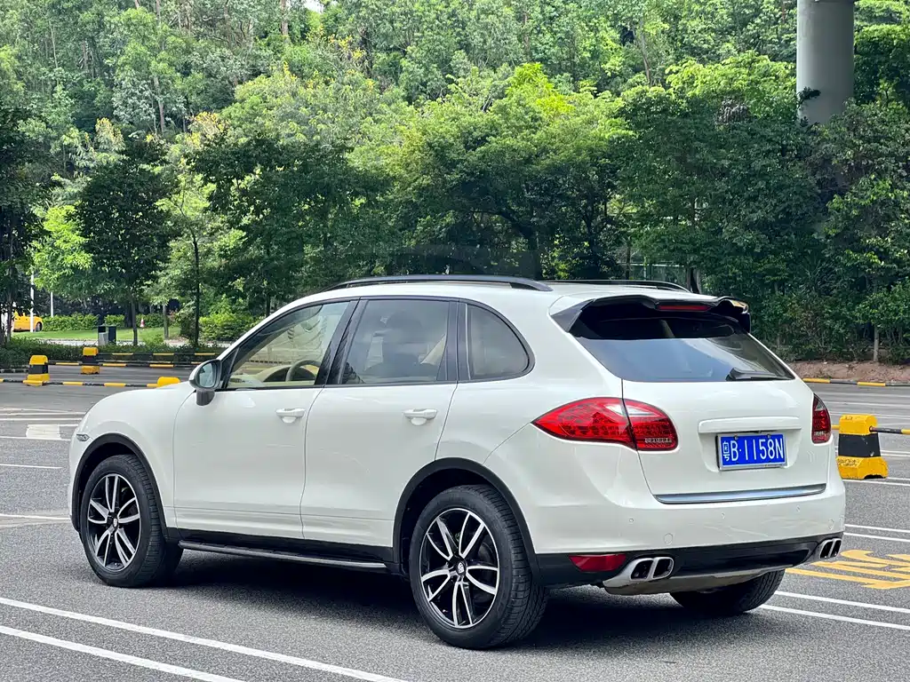 Porsche Cayenne — миниатюра 3