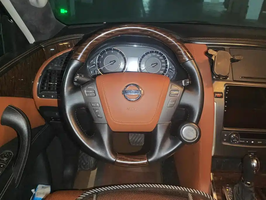 Nissan Patrol — миниатюра 15
