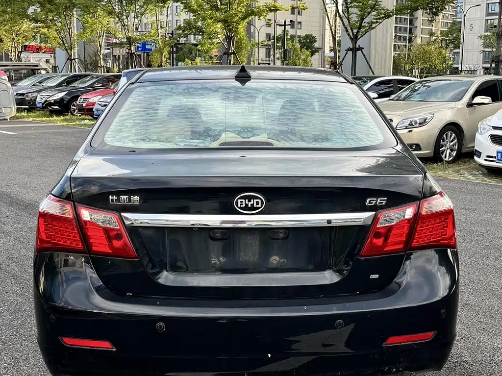 BYD G6 2013 2.0L MT Luxury