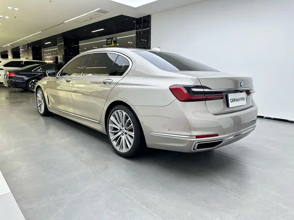 BMW 7 Series — миниатюра 9