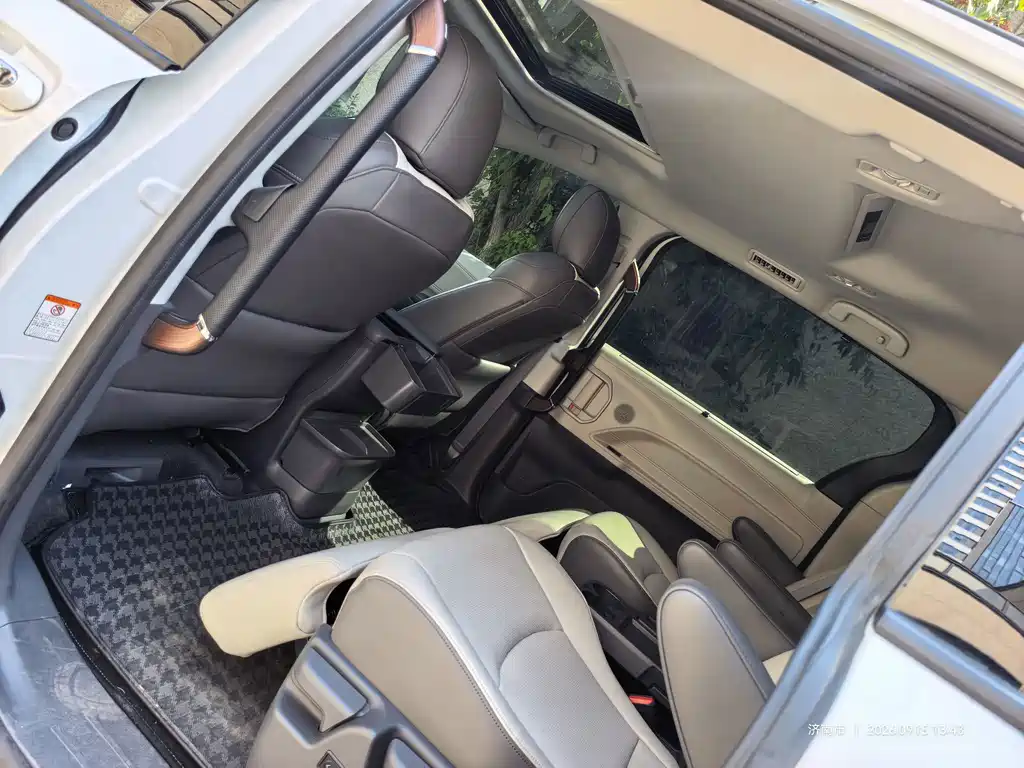 Toyota Granvia — миниатюра 9