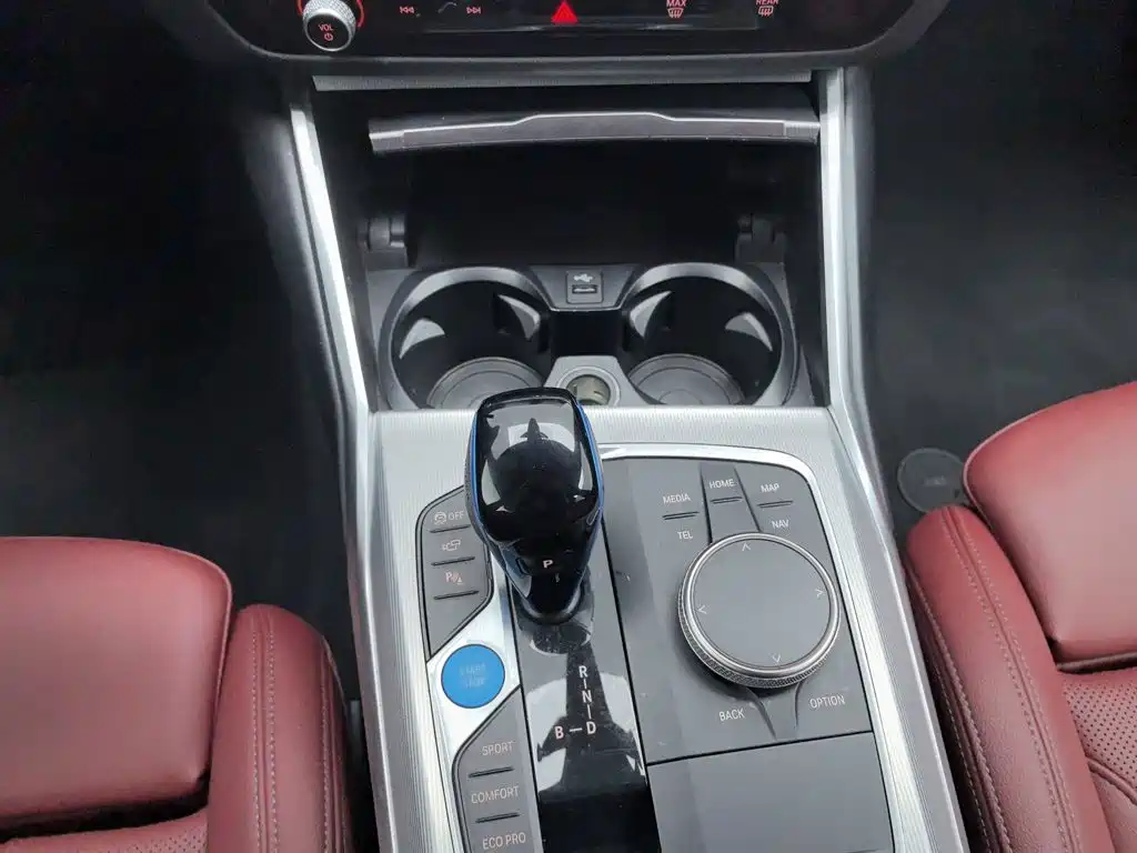 BMW i4 — миниатюра 13