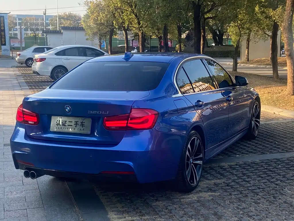 BMW 3 SERIES