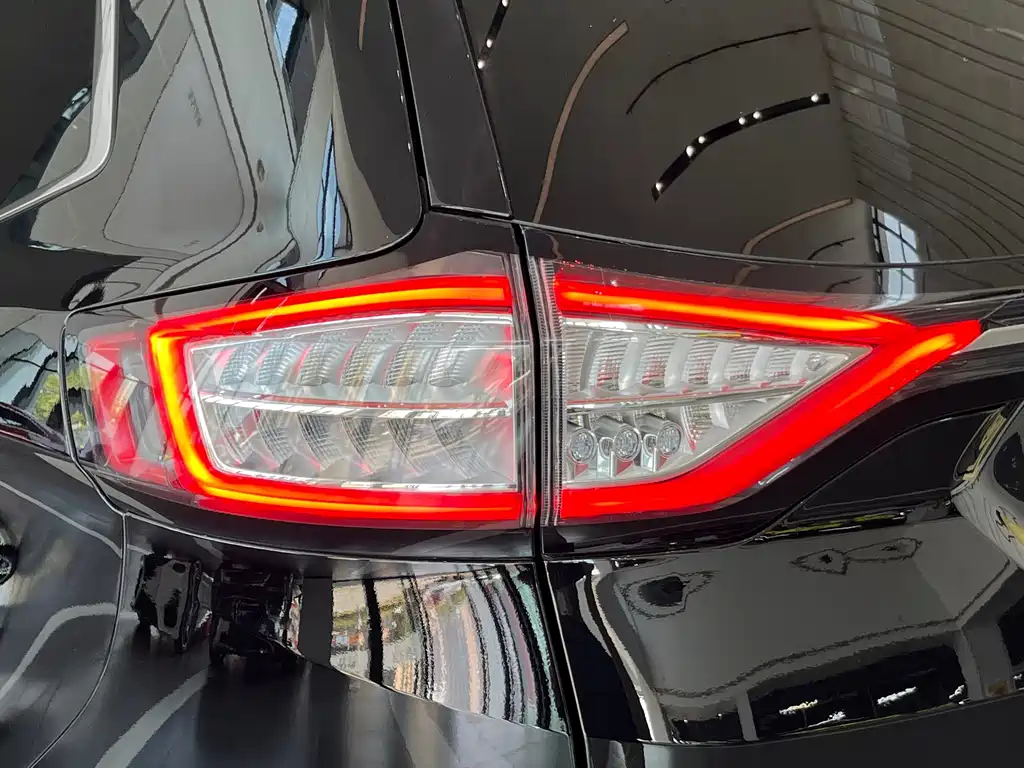Ford Edge — миниатюра 24