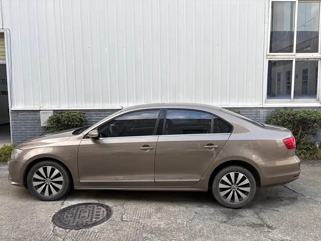 Volkswagen Sagitar 2017 1.6L AT Comfort