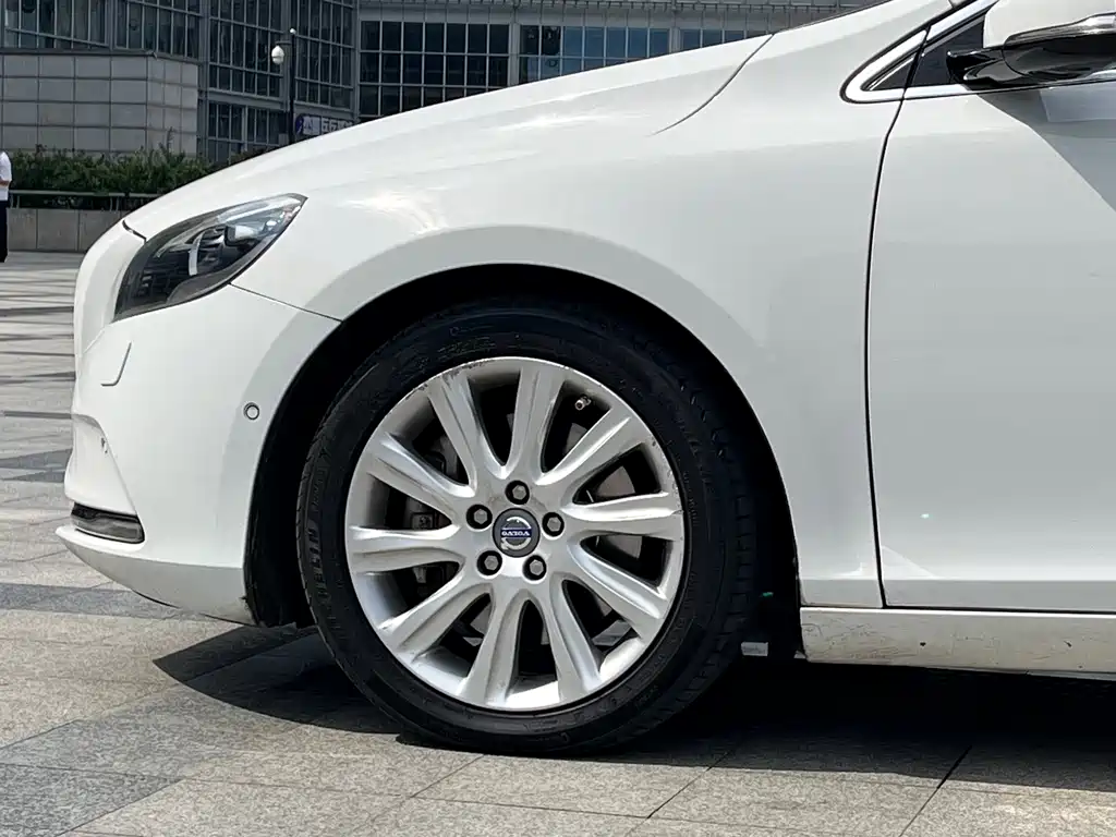 Volvo V40 — миниатюра 8