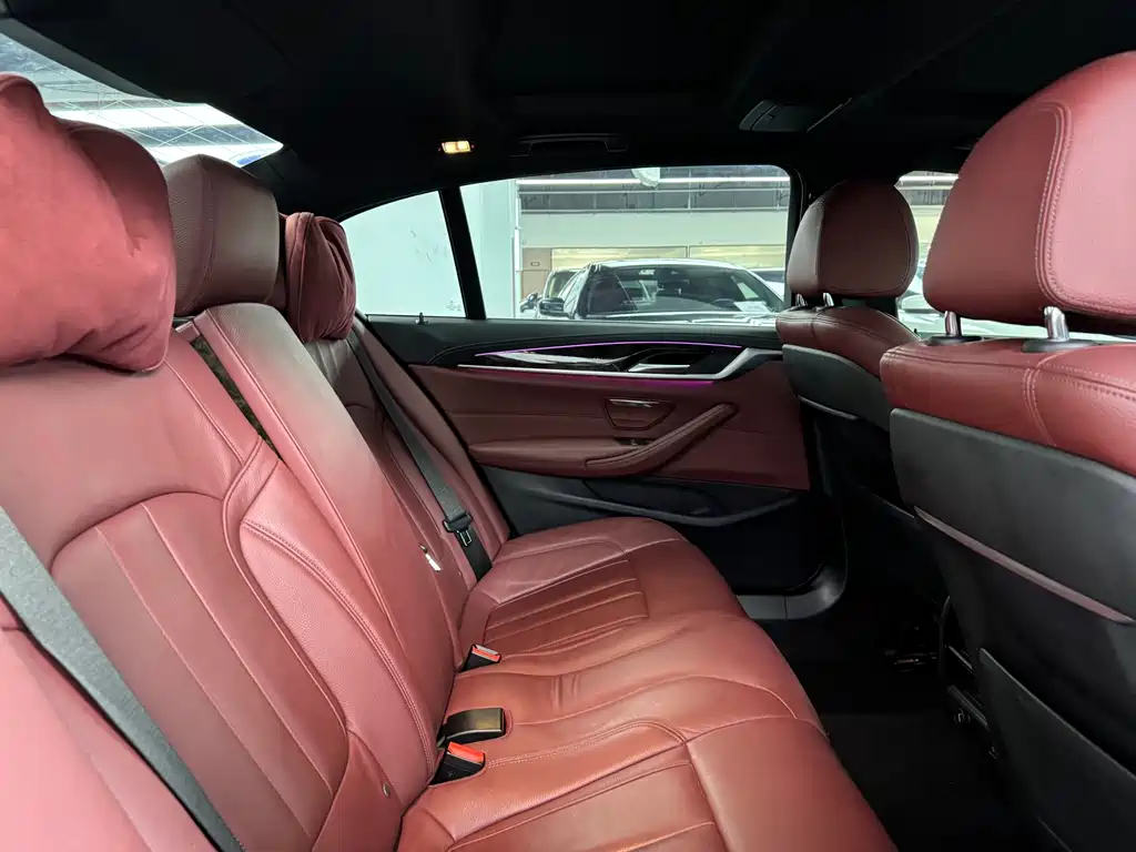 BMW 5 Series — миниатюра 14
