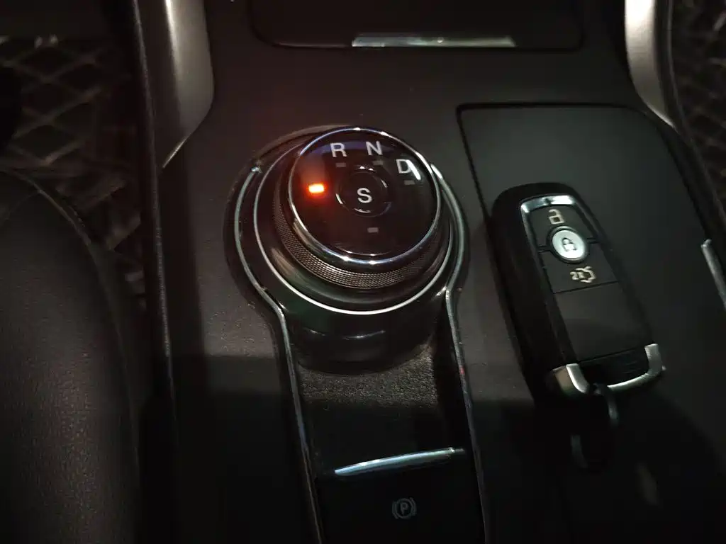 Ford Mondeo — миниатюра 7