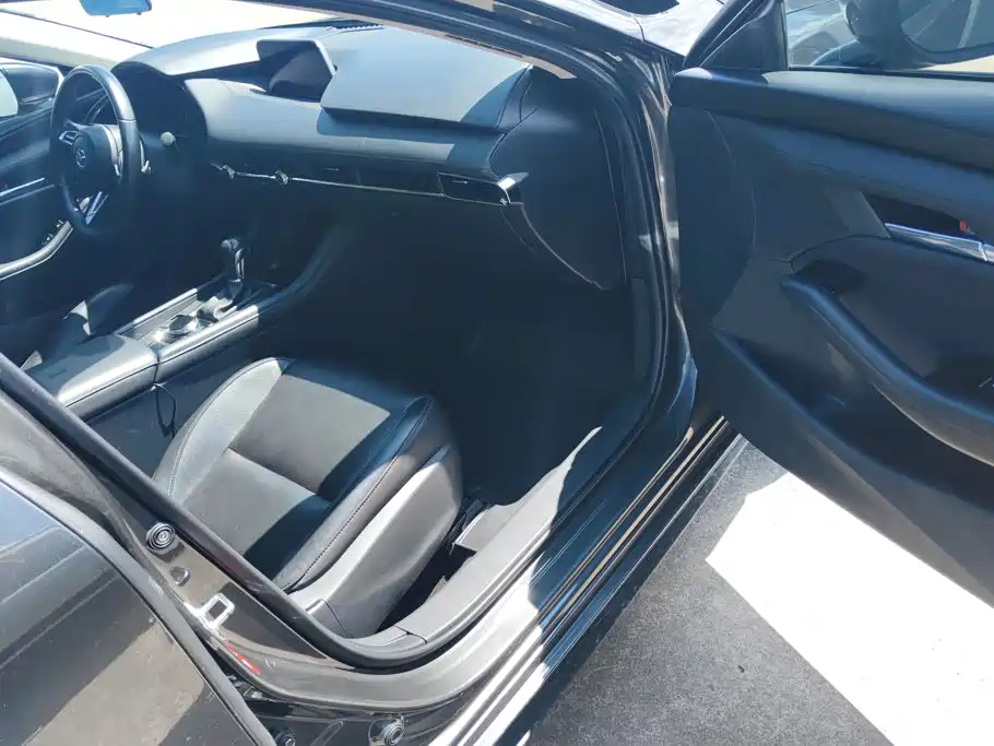 Mazda 3 Axela — миниатюра 8