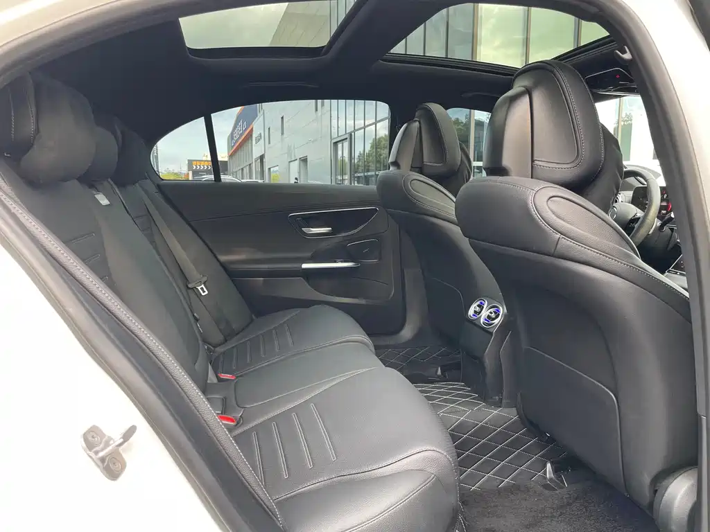 Mercedes-Benz C-Class — миниатюра 10