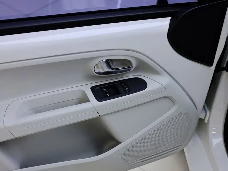 Volkswagen up! — миниатюра 17
