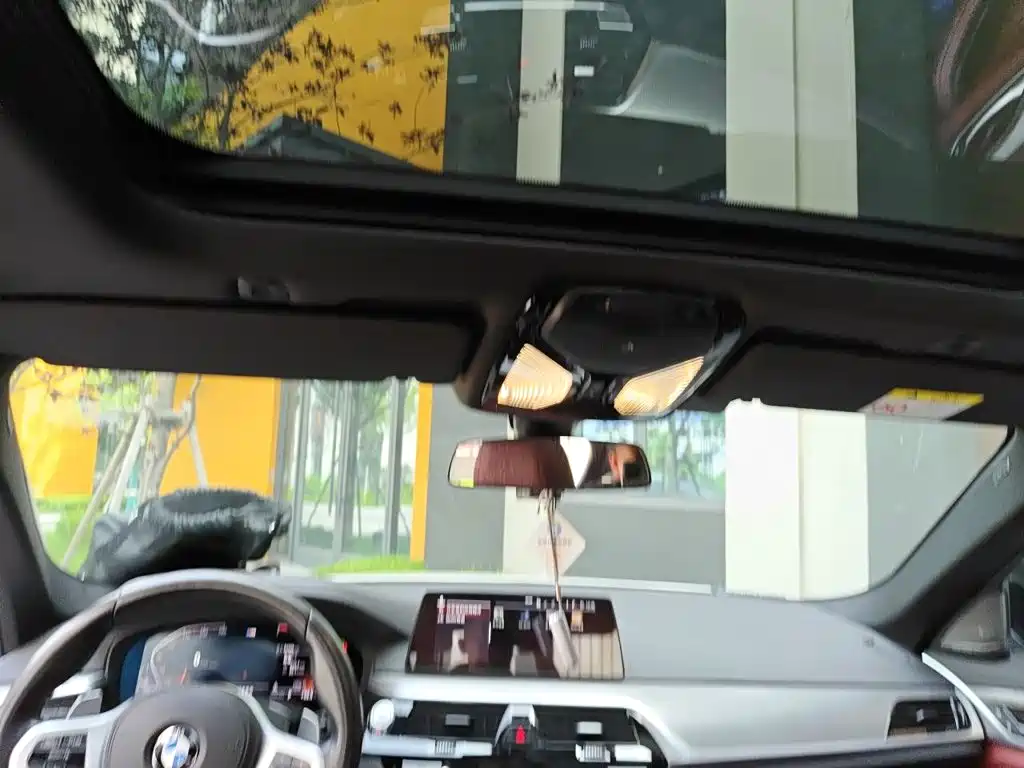 BMW 5 Series — миниатюра 9