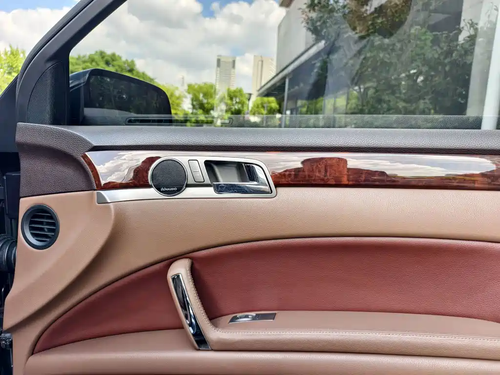 Volkswagen Phaeton — миниатюра 14